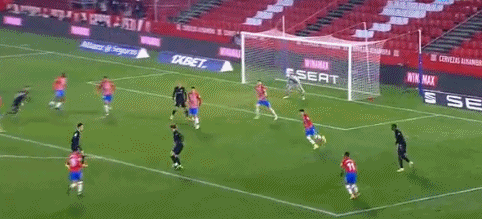 赢球感觉真爽！詹姆斯与东契奇赛后再次相拥庆祝